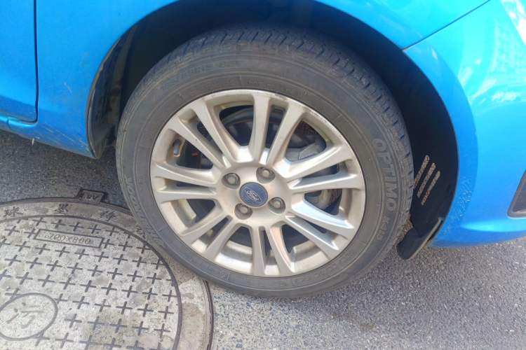 Used Ford Fiesta 2013 Hatchback 1.5L Automatic Fashion Edition Right Front Wheel Hub