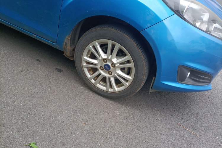 Used Ford Fiesta 2013 Hatchback 1.5L Automatic Fashion Edition Right Front Wheel Hub