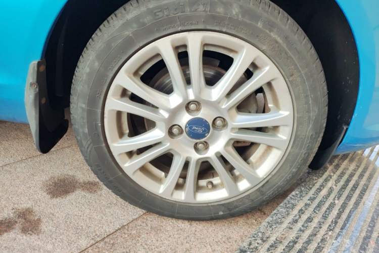Used Ford Fiesta 2013 Hatchback 1.5L Automatic Fashion Edition Right Front Wheel Hub