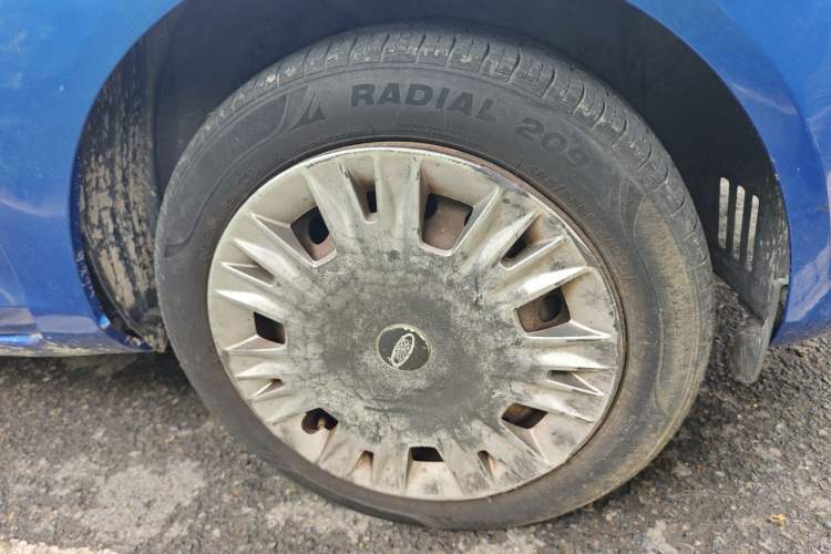 Used Ford Fiesta 2013 Sedan 1.5L Manual Fashion Edition Right Front Wheel Hub