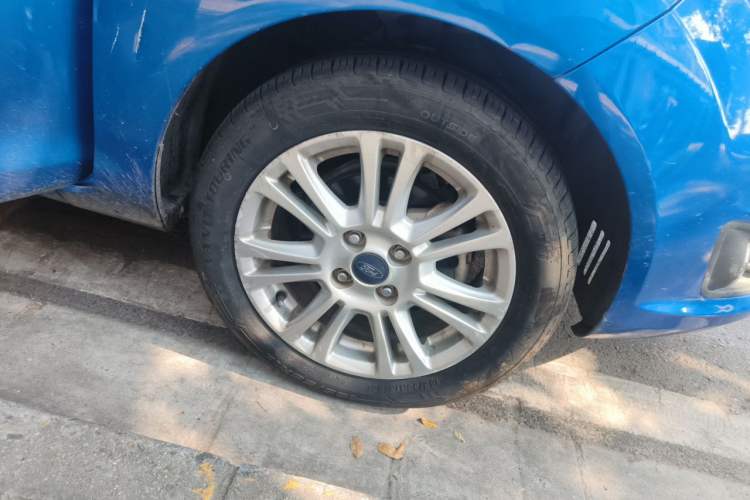 Used Ford Fiesta 2013 Sedan 1.5L Automatic Fashion Edition Right Front Wheel Hub