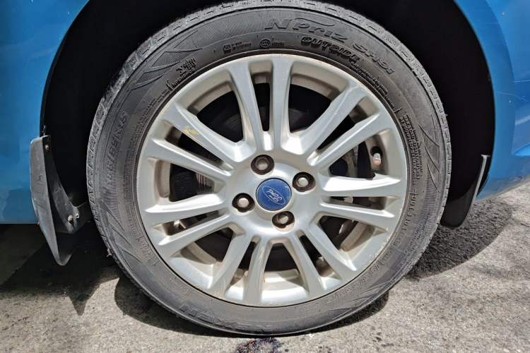 Used Ford Fiesta 2013 Hatchback 1.5L Automatic Fashion Edition Right Front Wheel Hub