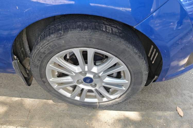Used Ford Fiesta 2013 Hatchback 1.5L Automatic Fashion Edition Right Front Wheel Hub