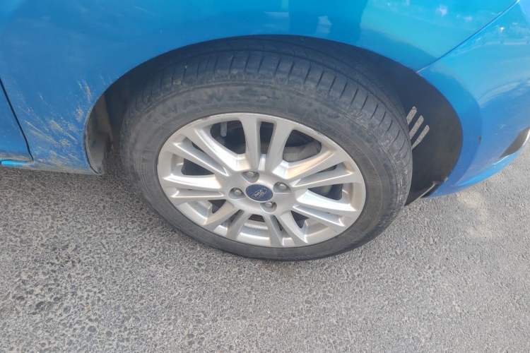 Used Ford Fiesta 2013 Sedan 1.5L Automatic Fashion Edition Right Front Wheel Hub