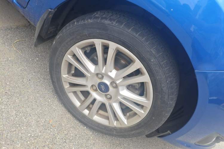 Used Ford Fiesta 2013 Hatchback 1.5L Automatic Fashion Edition Right Front Wheel Hub