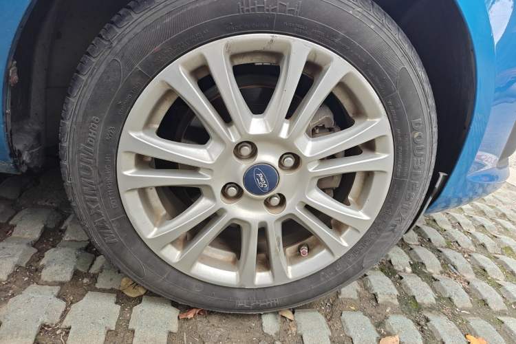 Used Ford Fiesta 2013 Hatchback 1.5L Automatic Fashion Edition Right Front Wheel Hub