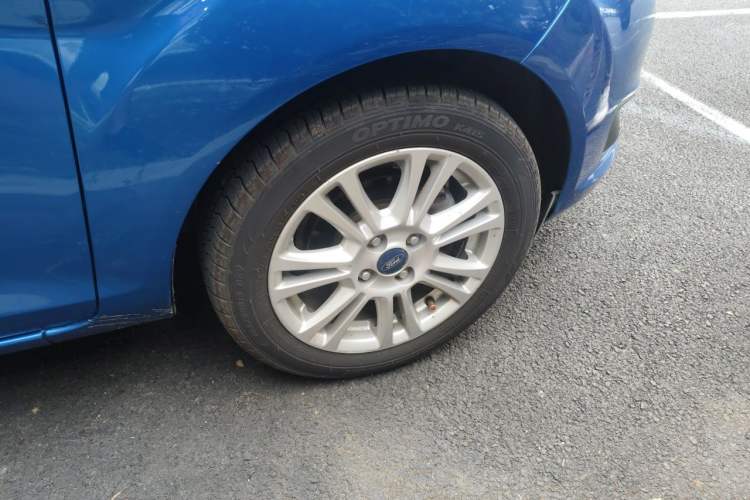 Used Ford Fiesta 2013 Hatchback 1.5L Automatic Fashion Edition Right Front Wheel Hub