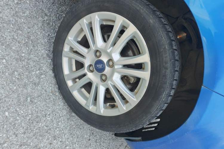 Used Ford Fiesta 2013 Hatchback 1.5L Automatic Fashion Edition Right Front Wheel Hub