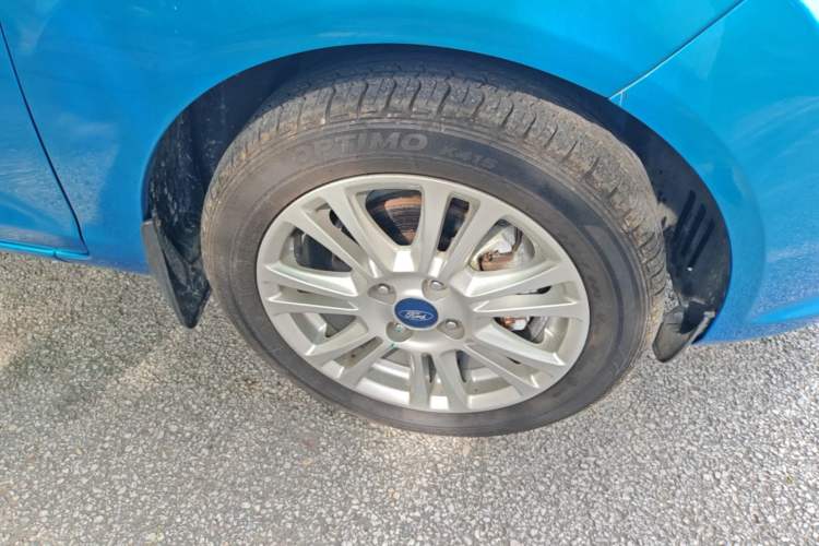 Used Ford Fiesta 2013 Sedan 1.5L Manual Fashion Edition Right Front Wheel Hub