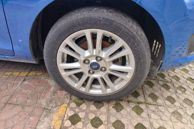 Used Ford Fiesta 2013 Sedan 1.5L Automatic Fashion Edition Right Front Wheel Hub