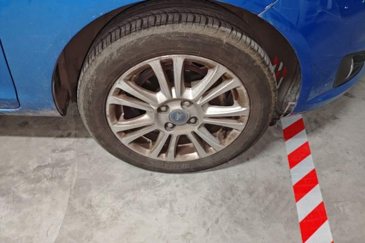 Used Ford Fiesta 2013 Hatchback 1.5L Automatic Fashion Edition Right Front Wheel Hub