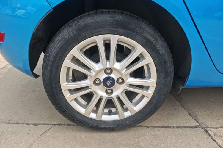 Used Ford Fiesta 2013 Hatchback 1.5L Automatic Fashion Edition Right Rear Wheel Hub