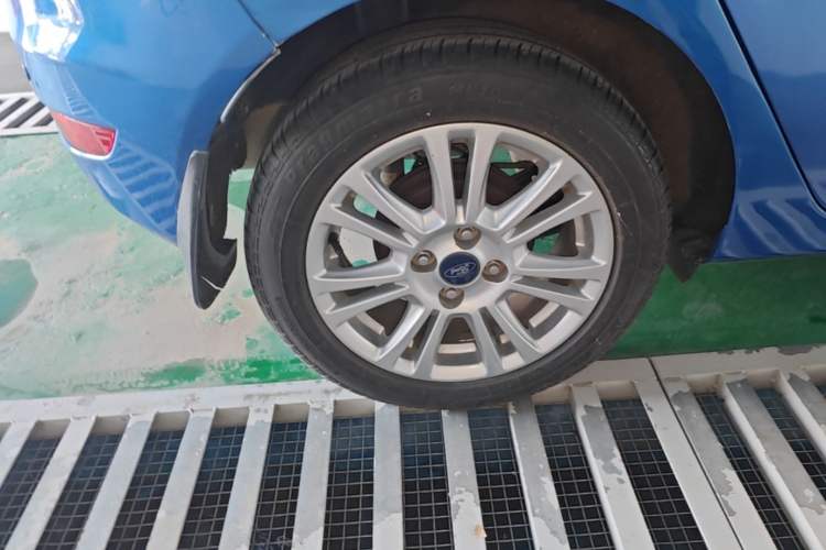 Used Ford Fiesta 2013 Hatchback 1.5L Automatic Fashion Edition Right Rear Wheel Hub