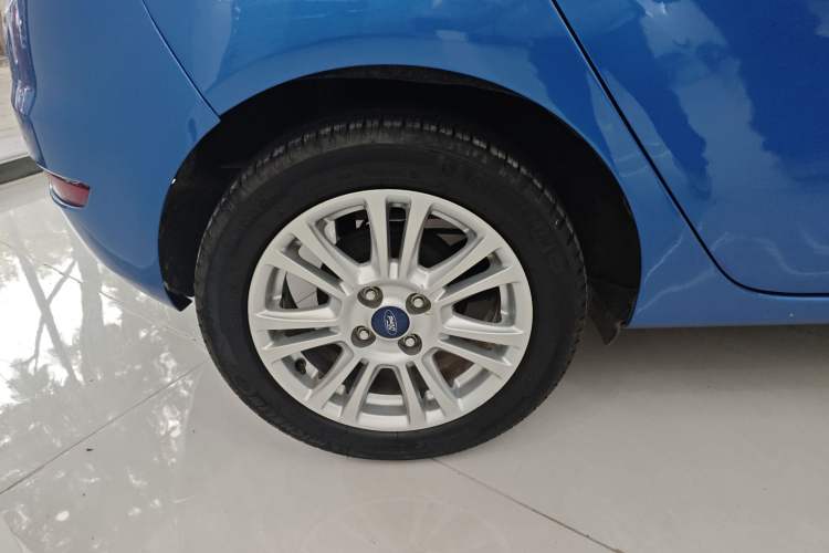 Used Ford Fiesta 2013 Hatchback 1.5L Automatic Prestige Model Right Rear Wheel Hub