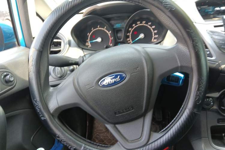 Used Ford Fiesta 2013 Sedan 1.5L Manual Fashion Edition Steering Wheel