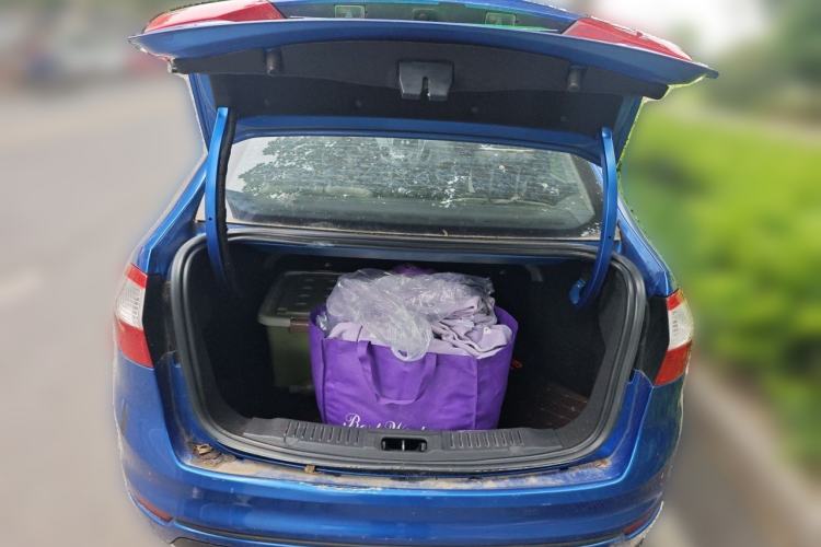 Used Ford Fiesta 2013 Sedan 1.5L Manual Fashion Edition Trunk