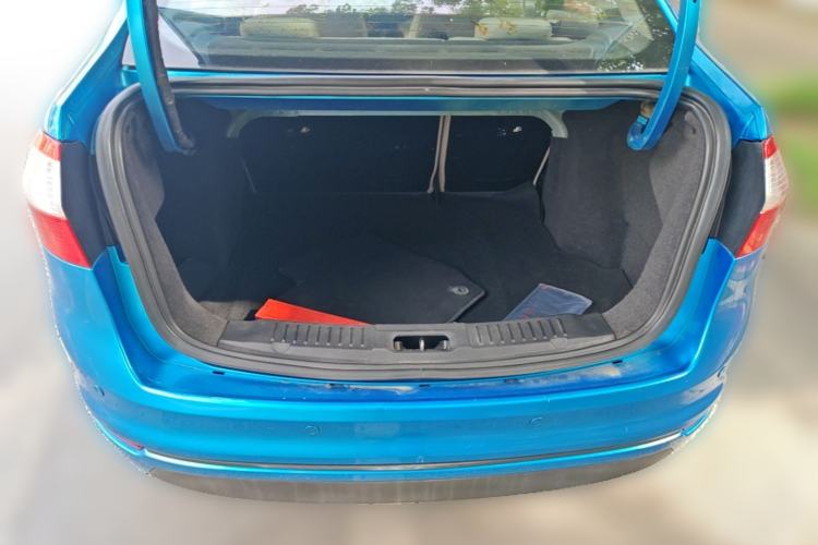 Used Ford Fiesta 2013 Sedan 1.5L Manual Fashion Edition Trunk