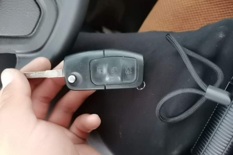 Used Ford Fiesta 2013 Sedan 1.5L Manual Fashion Edition Vehicle Key