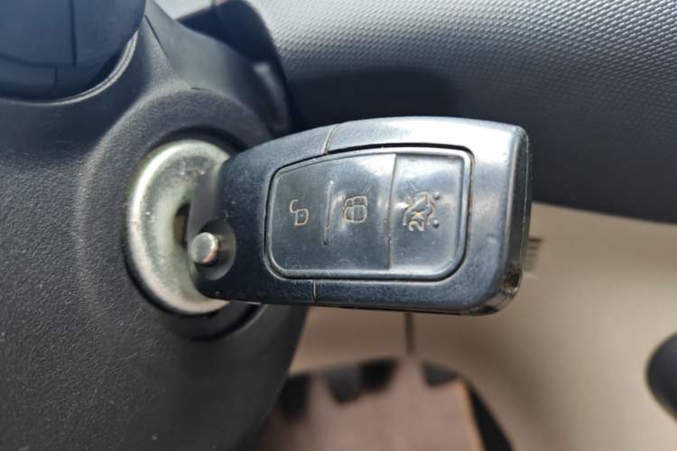 Used Ford Fiesta 2013 Sedan 1.5L Manual Fashion Edition Vehicle Key