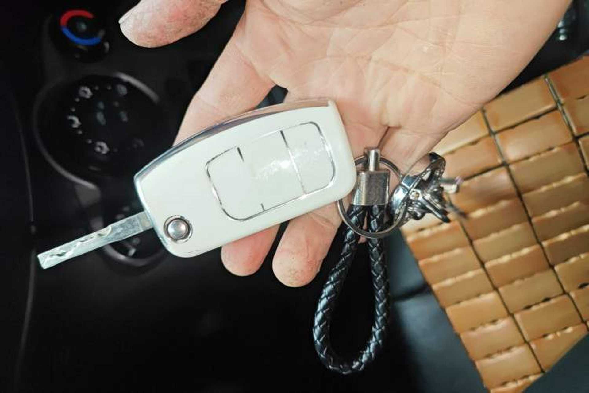 Used Ford Fiesta 2013 Hatchback 1.5L Manual Fashion Edition Vehicle Key