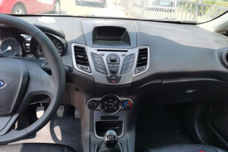 Used Ford Fiesta 2013 Hatchback 1.5L Manual Fashion Edition Audio And AC Panel