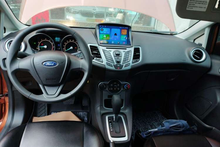 Used Ford Fiesta 2013 Hatchback 1.5L Automatic Fashion Edition Center Console