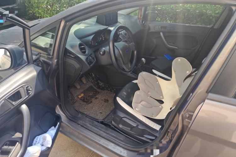 Used Ford Fiesta 2013 Sedan 1.5L Manual Fashion Edition Driver Seat