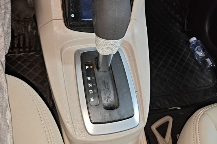 Used Ford Fiesta 2013 Sedan 1.5L Automatic Fashion Edition Gear Lever