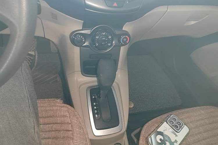 Used Ford Fiesta 2013 Sedan 1.5L Automatic Prestige Model Gear Lever