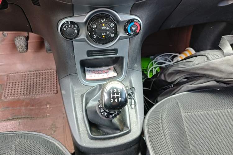 Used Ford Fiesta 2013 Hatchback 1.5L Manual Fashion Edition Gear Lever