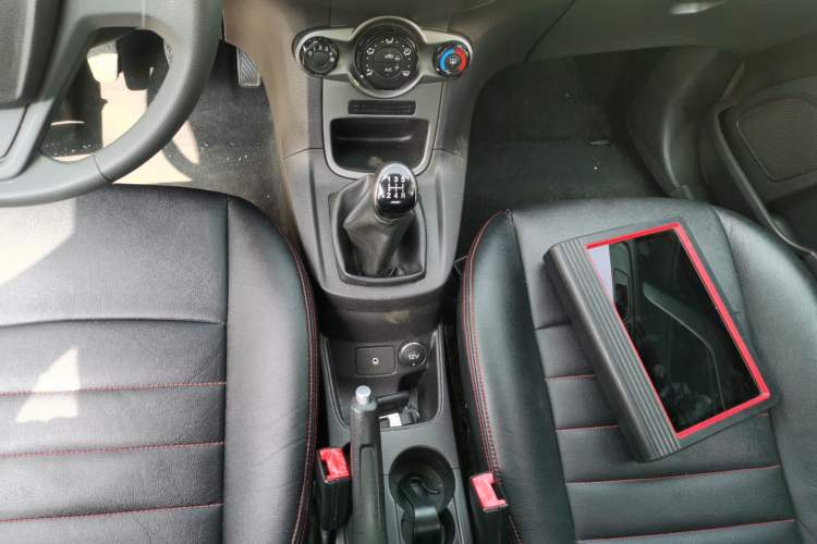 Used Ford Fiesta 2013 Hatchback 1.5L Manual Fashion Edition Gear Lever