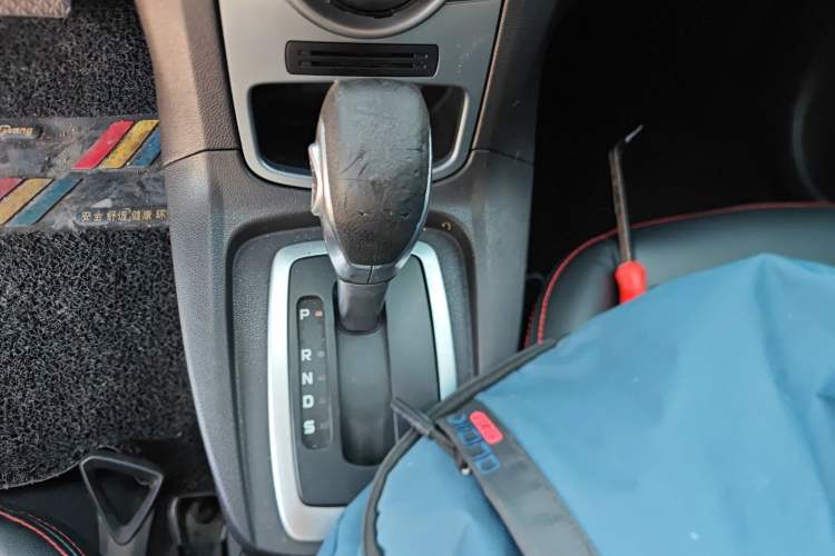 Used Ford Fiesta 2013 Hatchback 1.5L Automatic Fashion Edition Gear Lever