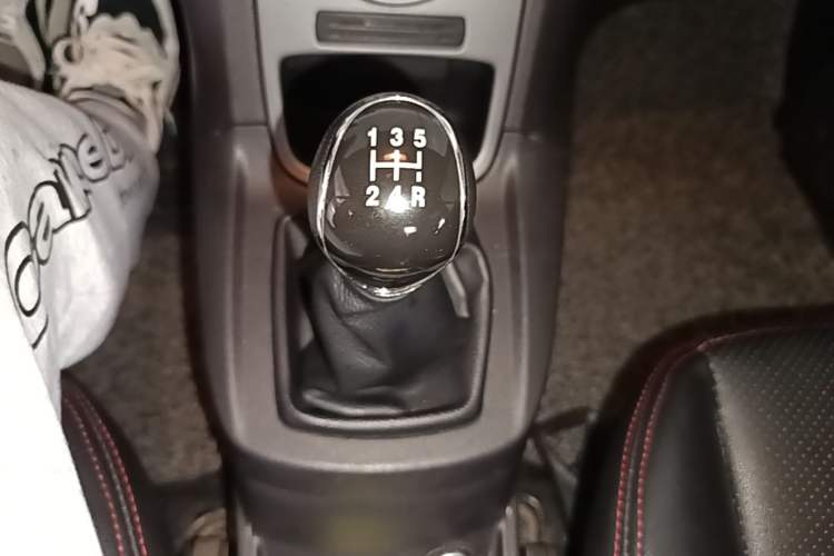 Used Ford Fiesta 2013 Sedan 1.5L Manual Fashion Edition Gear Lever