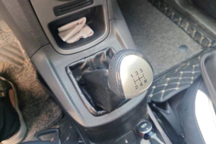 Used Ford Fiesta 2013 Sedan 1.5L Manual Fashion Edition Gear Lever