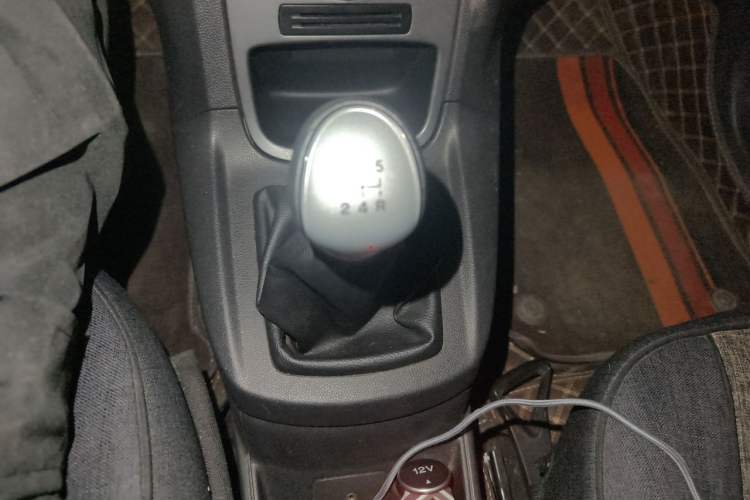 Used Ford Fiesta 2013 Hatchback 1.5L Manual Fashion Edition Gear Lever