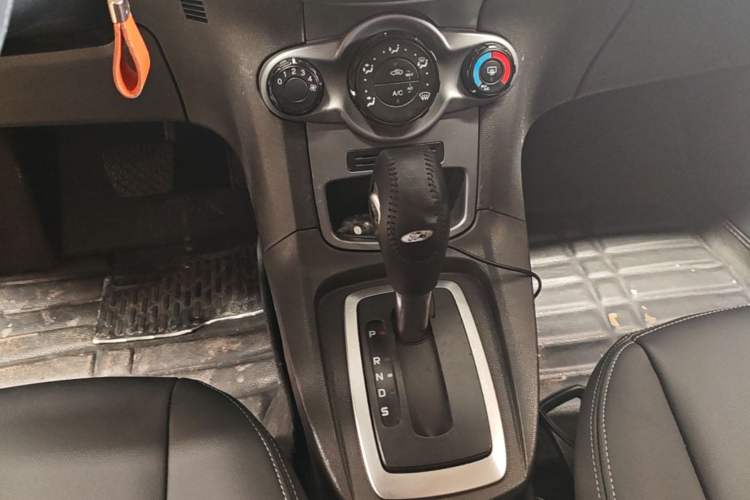 Used Ford Fiesta 2013 Hatchback 1.5L Automatic Fashion Edition Gear Lever