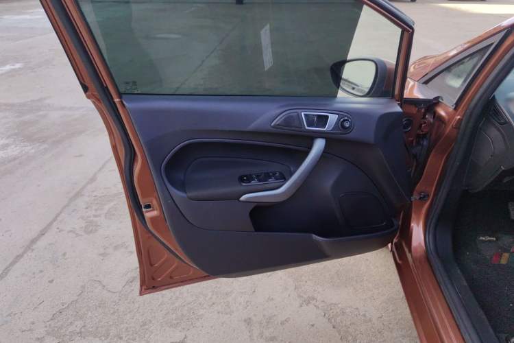 Used Ford Fiesta 2013 Hatchback 1.5L Automatic Fashion Edition Interior 3