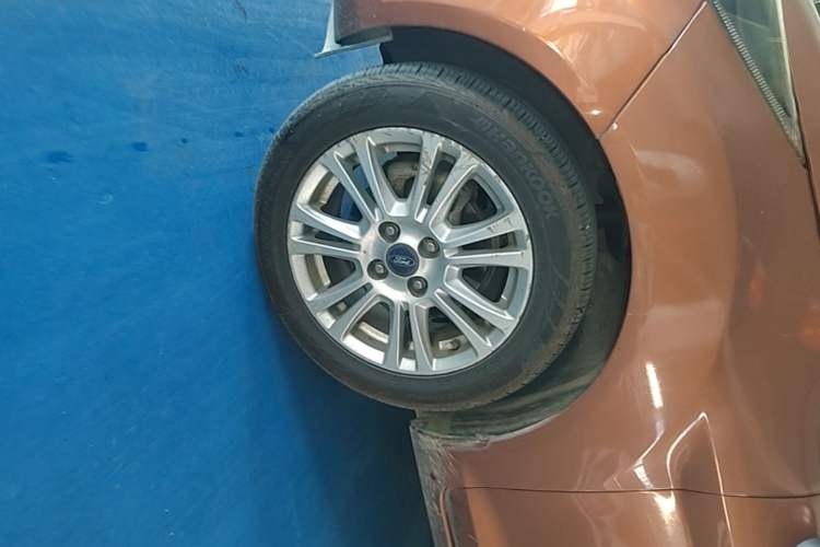 Used Ford Fiesta 2013 Sedan 1.5L Automatic Prestige Model Left Front Wheel Hub