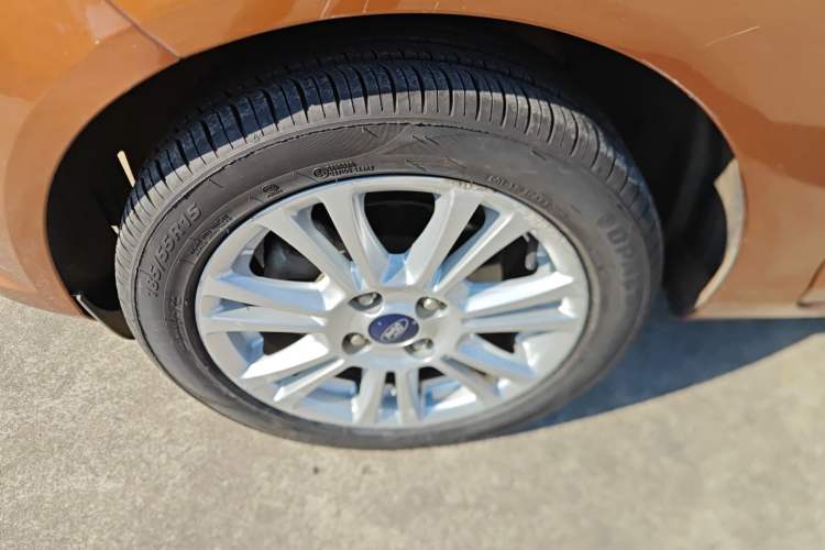 Used Ford Fiesta 2013 Hatchback 1.5L Automatic Fashion Edition Left Front Wheel Hub