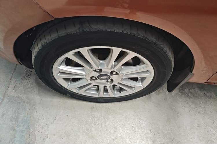 Used Ford Fiesta 2013 Hatchback 1.5L Automatic Fashion Edition Left Front Wheel Hub