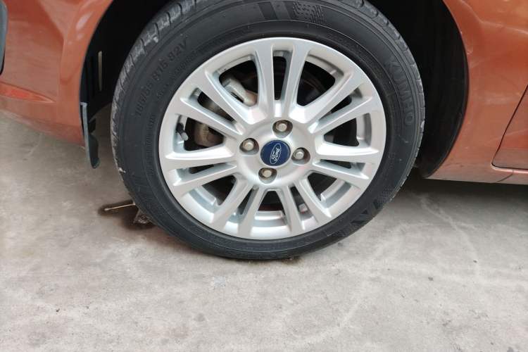 Used Ford Fiesta 2013 Hatchback 1.5L Automatic Fashion Edition Left Front Wheel Hub