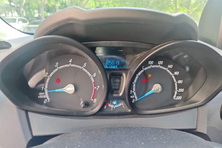 Used Ford Fiesta 2013 Sedan 1.5L Manual Fashion Edition Odometer Close Up