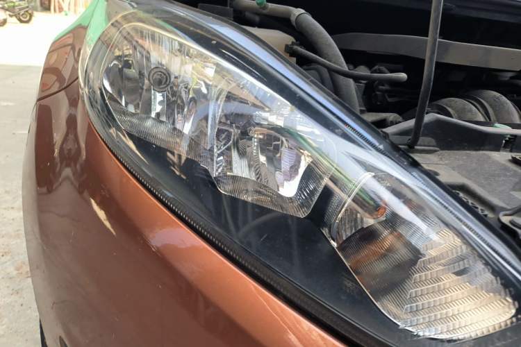 Used Ford Fiesta 2013 Hatchback 1.5L Automatic Fashion Edition Right Front Headlight