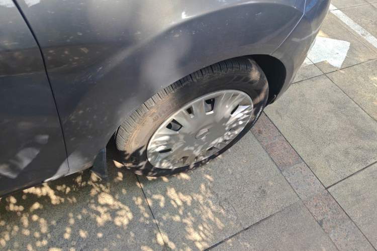 Used Ford Fiesta 2013 Sedan 1.5L Manual Fashion Edition Right Front Wheel Hub
