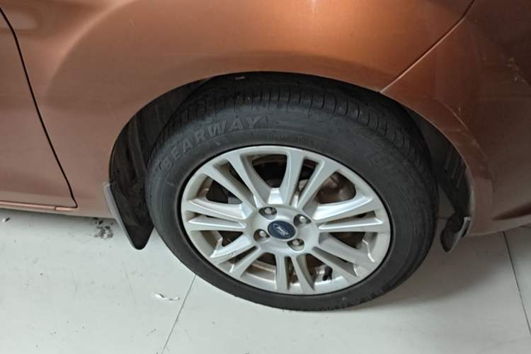 Used Ford Fiesta 2013 Sedan 1.5L Automatic Fashion Edition Right Front Wheel Hub