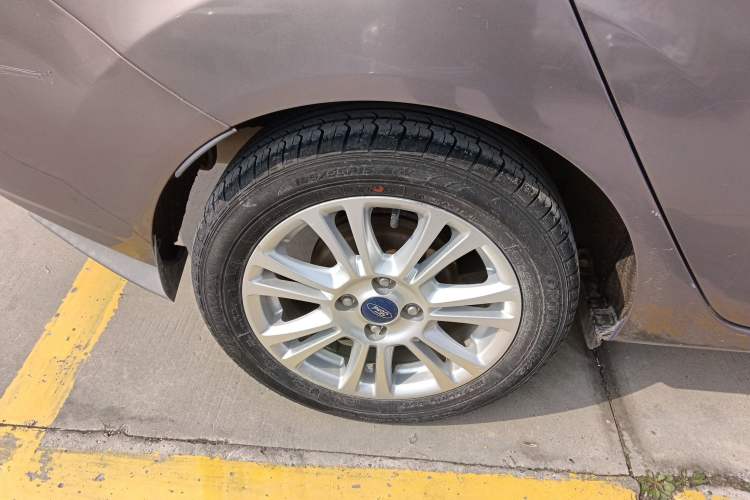 Used Ford Fiesta 2013 Sedan 1.5L Automatic Fashion Edition Right Rear Wheel Hub