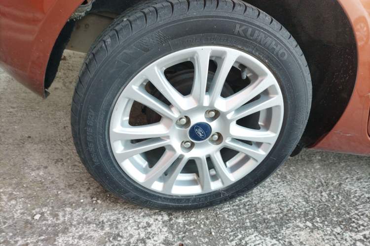 Used Ford Fiesta 2013 Hatchback 1.5L Automatic Fashion Edition Right Rear Wheel Hub