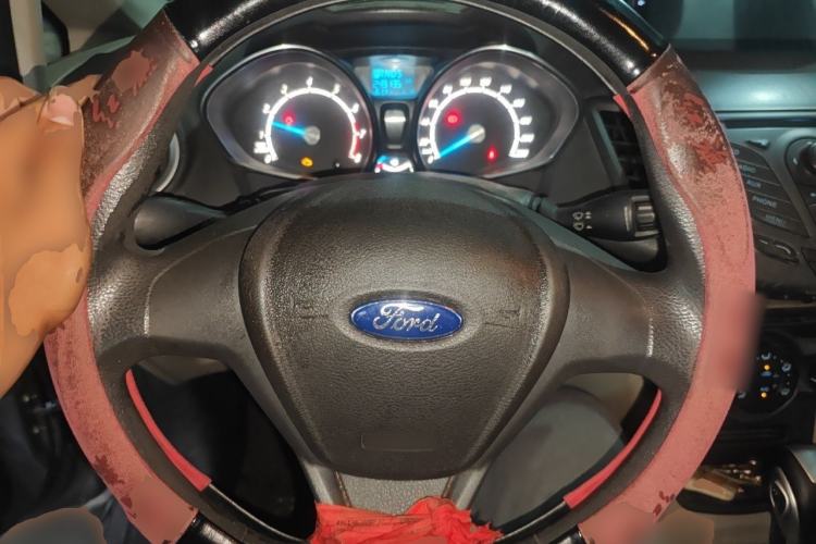 Used Ford Fiesta 2013 Sedan 1.5L Automatic Fashion Edition Steering Wheel