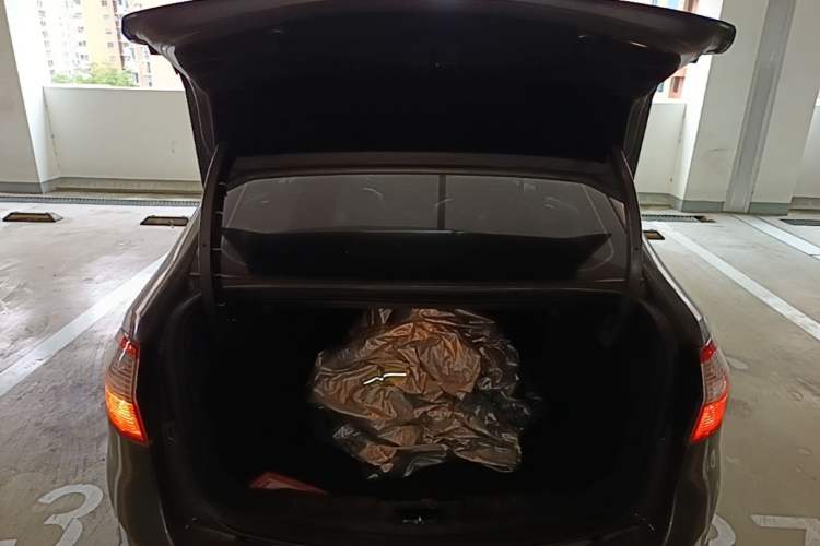 Used Ford Fiesta 2013 Sedan 1.5L Manual Fashion Edition Trunk