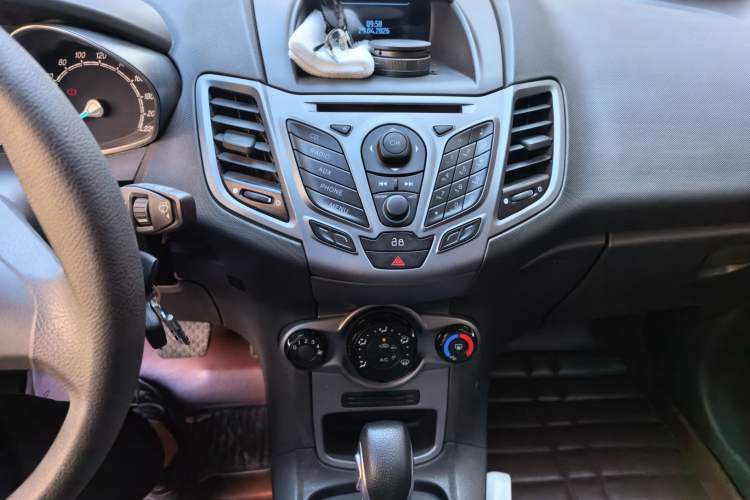 Used Ford Fiesta 2013 Hatchback 1.5L Automatic Fashion Edition Audio And AC Panel